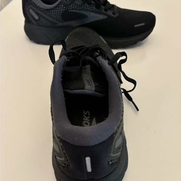 Brooks men’s running sneakers - Picture 3 of 5